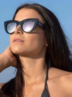 Dollboxx Chloe - Black Pink Rose Sunglasses -Dollboxx Import Shop Chloe Black Pink Rose Sunglasses Sunglasses dollboxx 3 bfbe2aad 8ece 4916 8b70 c49a9ab98488