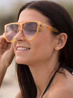 Dollboxx Stella - Clear Gold Sunglasses -Dollboxx Import Shop Stella Clear Gold Sunglasses Sunglasses dollboxx 3 6e387a6f 8894 4640 887d 07de1435e374