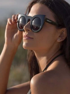 Dollboxx Tammy - Black Sunglasses -Dollboxx Import Shop Tammy Black Sunglasses Sunglasses dollboxx 16 341ef272 ad1b 439b 89f5 85c08eebe844