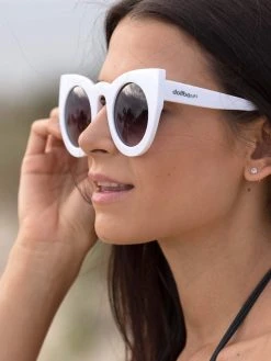 Dollboxx Tammy - White Sunglasses -Dollboxx Import Shop Tammy White Sunglasses Sunglasses dollboxx 16 67b164bf e668 4edf 9df5 ff4cc9bcebfd