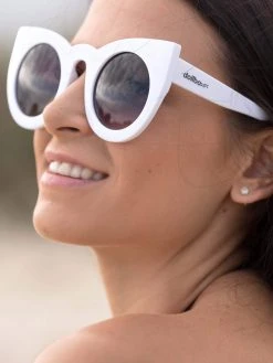 Dollboxx Tammy - White Sunglasses -Dollboxx Import Shop Tammy White Sunglasses Sunglasses dollboxx 3 e4937ede 2d7c 4beb ac83 6d792764fbf5