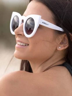 Dollboxx Tammy - White Sunglasses -Dollboxx Import Shop Tammy White Sunglasses Sunglasses dollboxx 9 d7c388fc 3006 44b5 b00b 6752f0f833ec