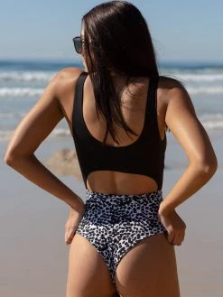 Dollboxx Tori One Piece - Monochrome -Dollboxx Import Shop Tori One Piece Monochrome Swimwear dollboxx 17 08c35ddb 5b50 415b b610 871c386885d9